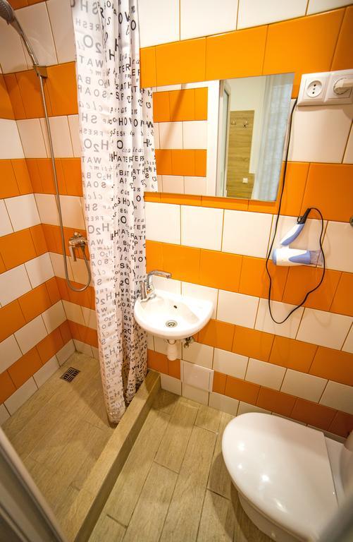 Mini Economy Apartments - Chornovola Avenue - 2 Minutes To The Opera House Lviv Exterior photo
